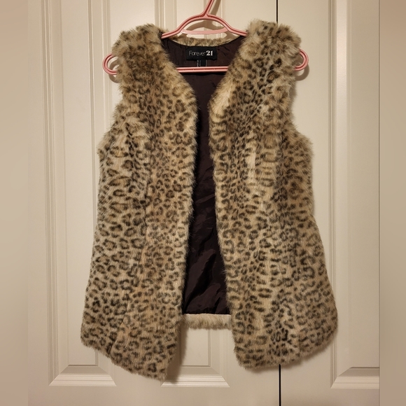Forever 21 size small fur vest - Picture 1 of 4